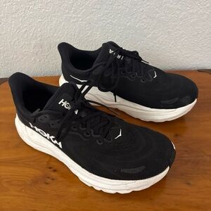 Hoka One One Arahi 8 Men’s Black White Athletic Running Shoes Sneakers  11.5 2E